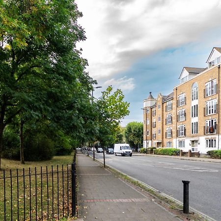 Bright And Spacious Flat With Free Parking London Exterior photo