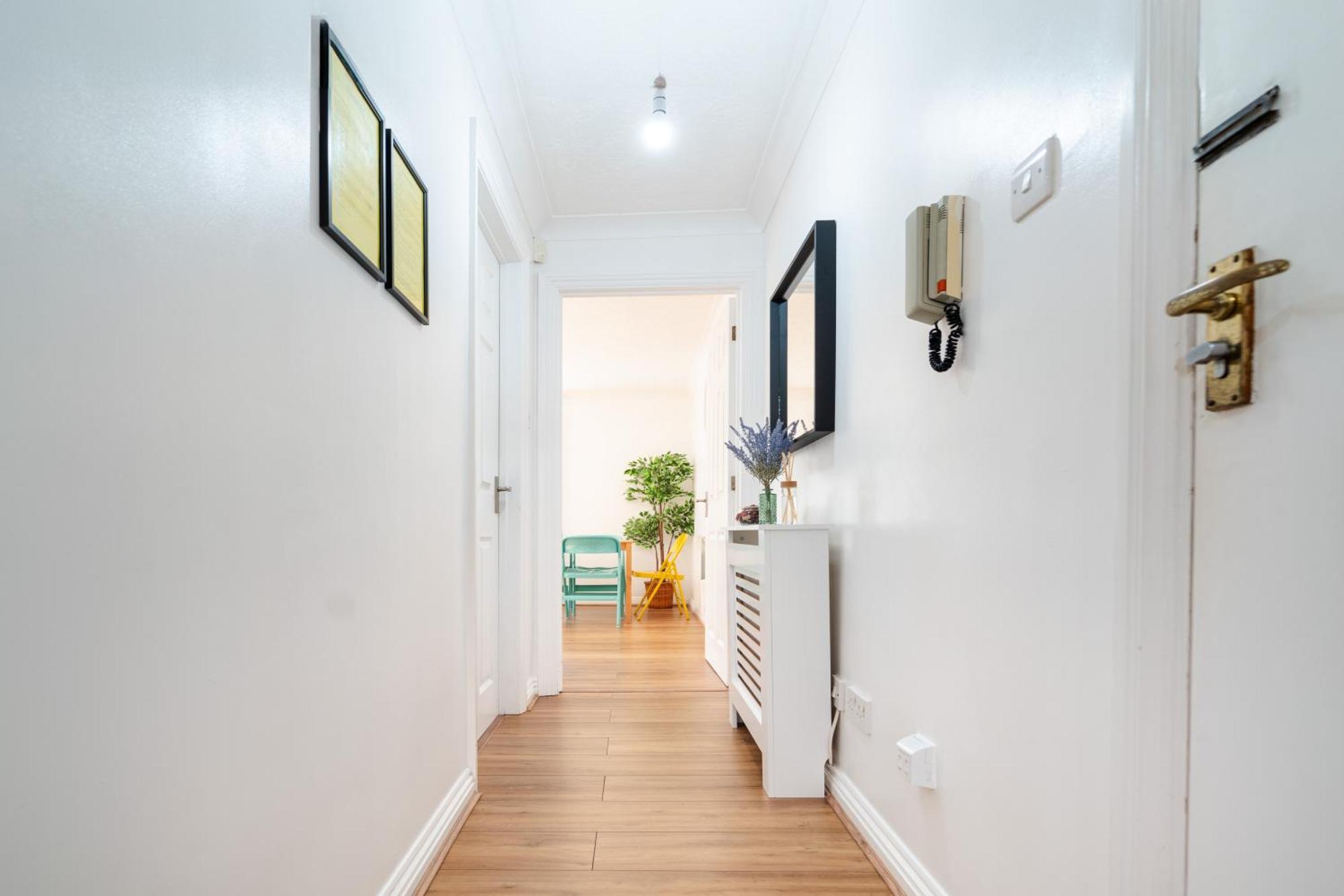 Bright And Spacious Flat With Free Parking London Exterior photo